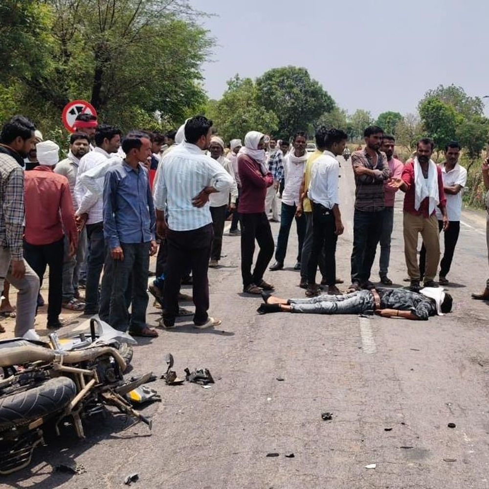 छतरपुर में तेज रफ्तार ट्रक ने बाइक सवार को रौंदा:  मौके पर मौत, चालक मौके से फरार, सीसीटीवी खंगाल रही पुलिस – Chhatarpur (MP) News