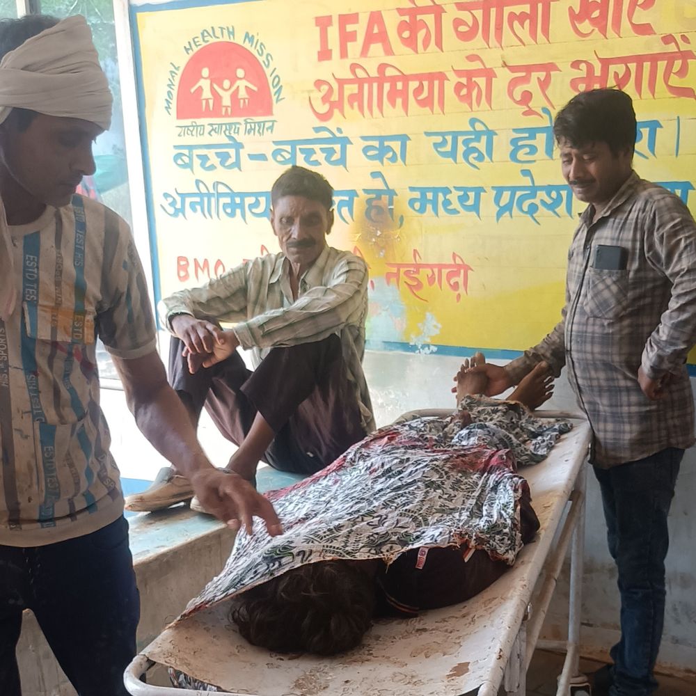 मऊगंज में बाइक-साइकिल भिड़ंत, युवक की मौत:  दर्शन के लिए जा रहा दंपती गंभीर, रीवा रेफर – Mauganj News