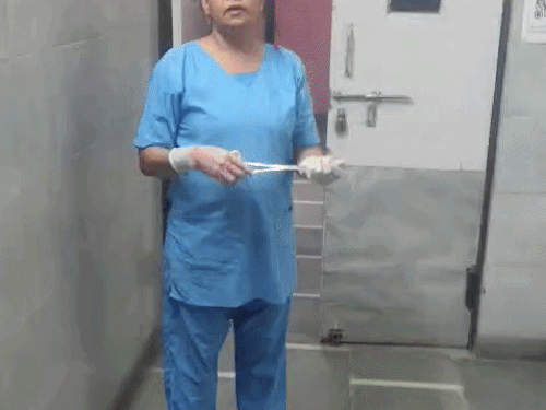 अस्पताल की पार्किंग में डिलीवरी पर नर्स-कर्मचारी सस्पेंड:  फरीदाबाद में महिला के परिवार से मिसबिहेव किया, दूसरा ड्यूटी से गायब मिला – Faridabad News