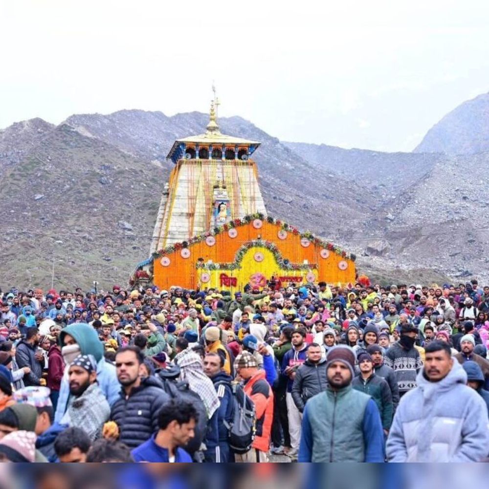 12 हजार फीट ऊपर जद्दोजहद:केदारनाथ में क्षमता से 40% ज्यादा श्रद्धालु, रात में हो रही मुश्किल