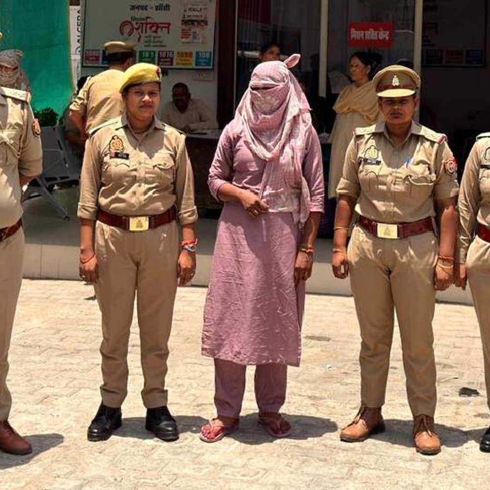 झांसी मेडिकल कॉलेज की नर्स गिरफ्तार:नौकरी लगवाने के नाम पर 8 लोगों से 30 लाख ठगे थे, फर्जी ज्वाइनिंग लेटर दिए थे