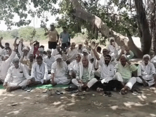 भालौठ सब ब्रांच नहर को पक्का करने का विरोध:  रोहतक में ग्रामीणों ने दिया धरना, सरकार के खिलाफ की नारेबाजी – Rohtak News