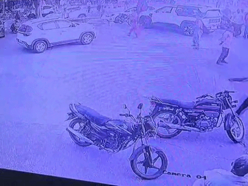 करनाल में कथा में वीआईपी पास को लेकर बवाल:  दो पक्षों में चले लाठी-डंडे, 4 घायल,एक पक्ष ने 6 लाख की लूट का लगाया आरोप, दूसरे ने बताया निराधार – Karnal News