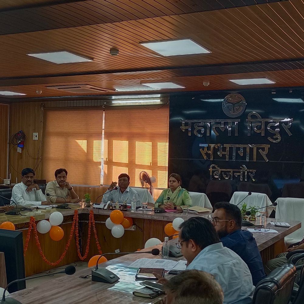 बिजनौर डीएम ने सीएम डैशबोर्ड रैंकिंग पर जताई नाराजगी:9 विभागों की बी व सी श्रेणी पर सुधार के निर्देश दिए