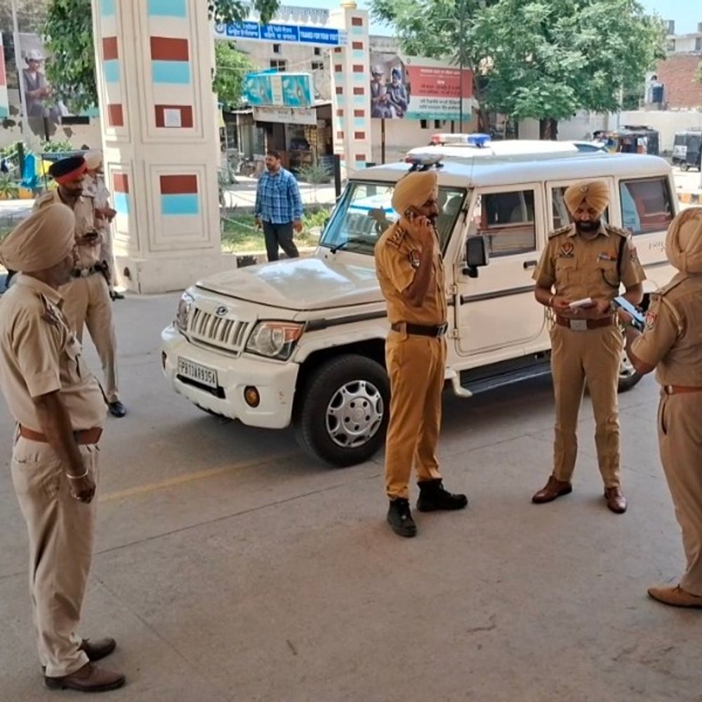 स्कूलों और रेलवे स्टेशन को बम से उड़ाने की धमकी:  संगरूर में पुलिस-सुरक्षा एजेंसियां अलर्ट, डॉग स्क्वॉड ने चलाया सर्च ऑपरेशन – Sangrur News