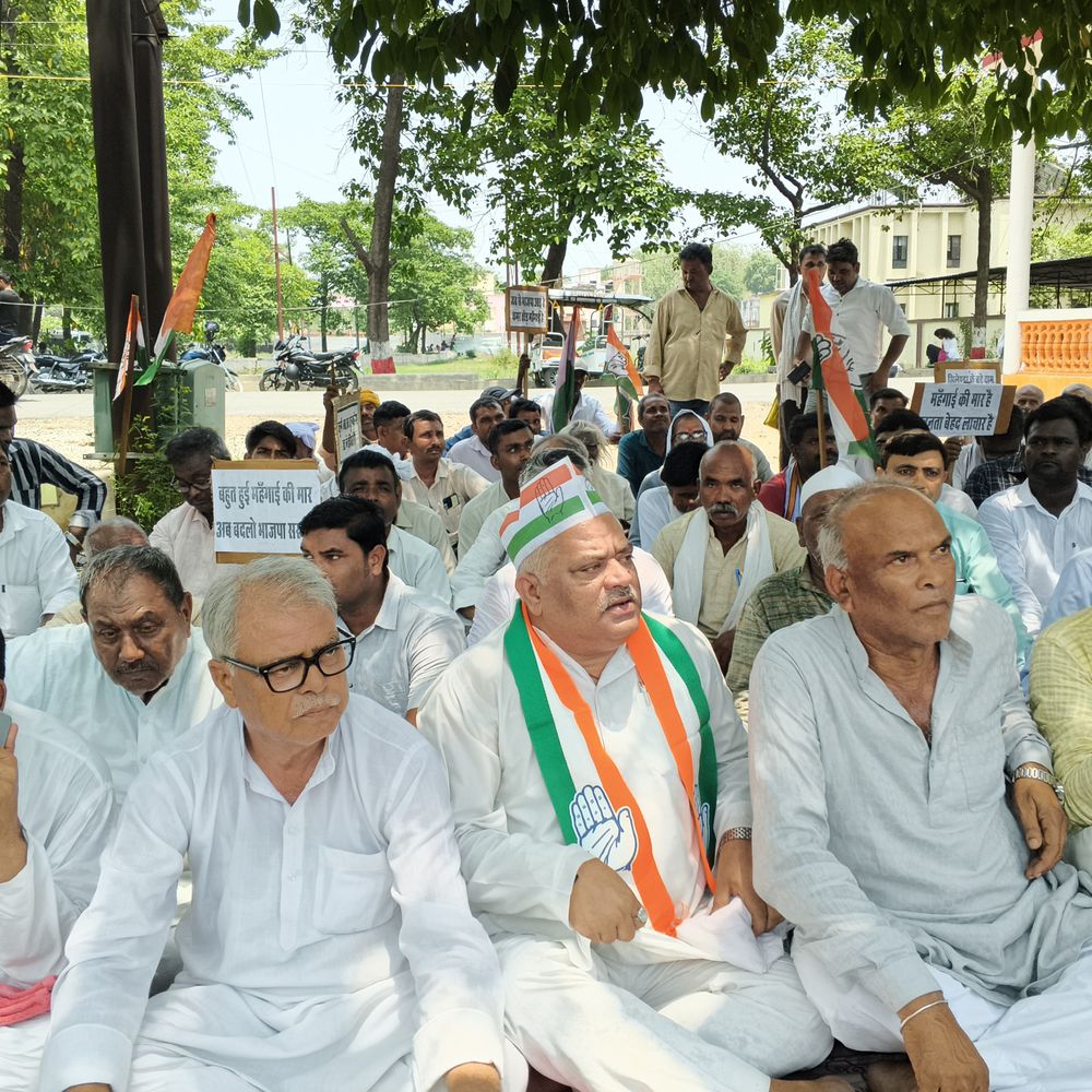 कांग्रेस ने राज्यपाल को सौंपा ज्ञापन:गैस, डीजल-पेट्रोल की बढ़ती कीमतों और कमी पर जताई चिंता
