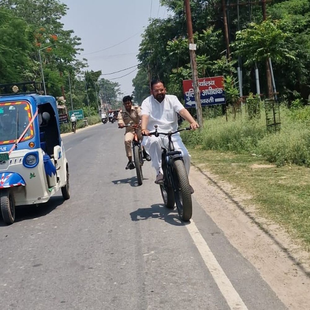 पूर्व सांसद ने साइकिल से दिया ऊर्जा संरक्षण का संदेश:प्रधानमंत्री की अपील पर जनपद स्तरीय कार्यक्रमों में हुए शामिल, कहा देशहित सर्वोपरि