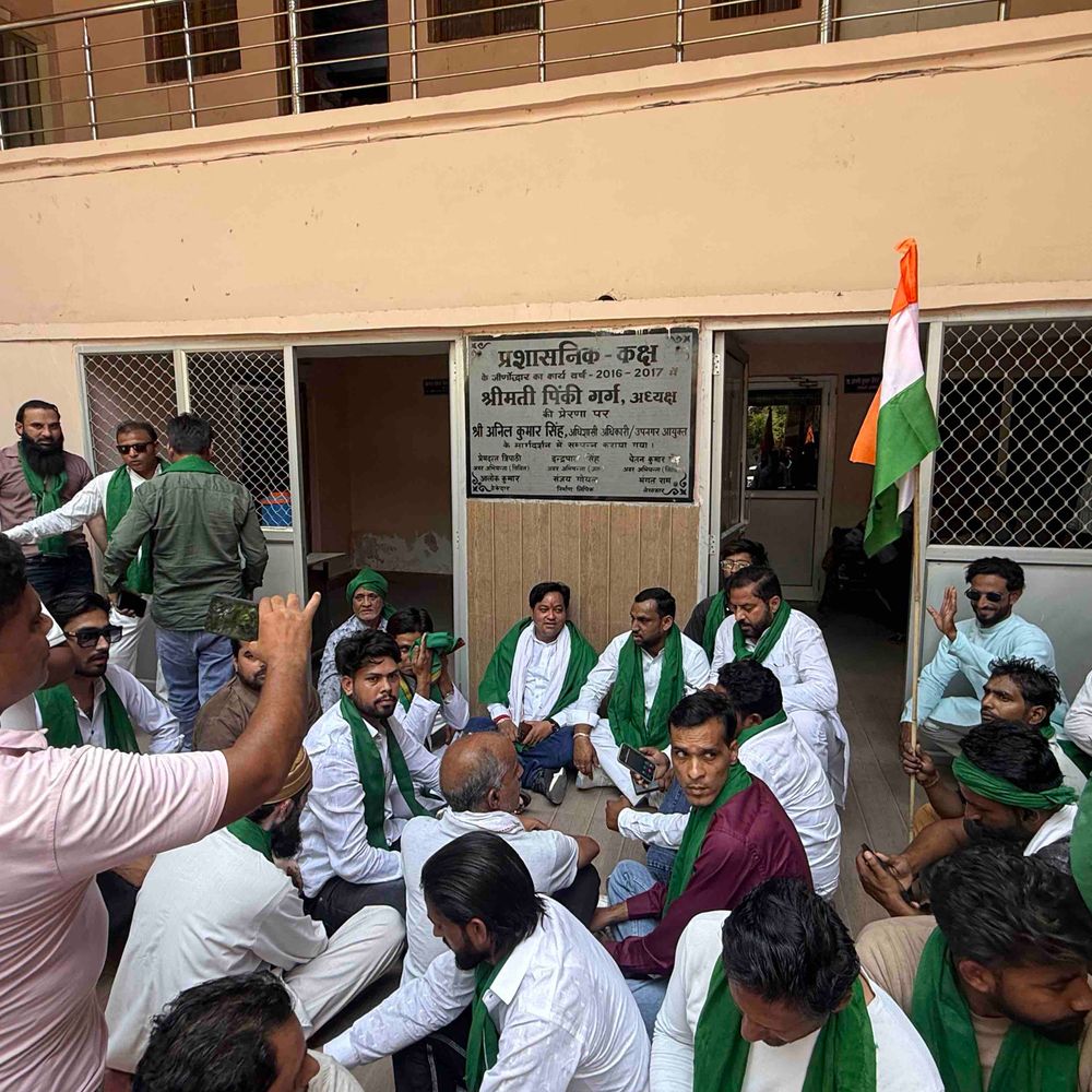 भाकियू मातृशक्ति ने भ्रष्टाचार, बदहाल सड़कों पर किया प्रदर्शन:बुलंदशहर में नगर पालिका अधिकारियों के खिलाफ नारेबाजी, जल्द कार्रवाई की मांग