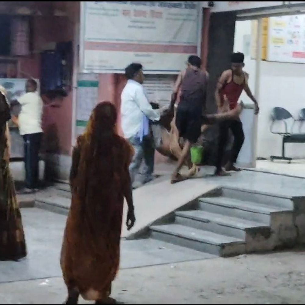 हरदोई में युवक के सिर पर कुल्हाड़ी से हमला:गंभीर हालत में जिला अस्पताल रेफर, पत्नी ने की कार्रवाई की मांग