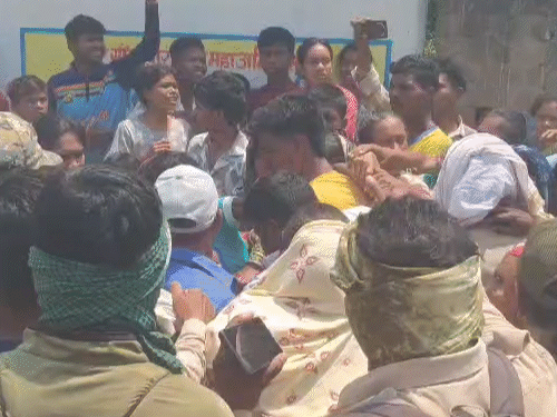 उदंती-सीतानदी टाइगर रिजर्व में वन अमले पर हमला, VIDEO:  डिप्टी डायरेक्टर से भी धक्का-मुक्की, अतिक्रमणकारियों के बयान दर्ज करने पहुंची थी टीम – Gariaband News