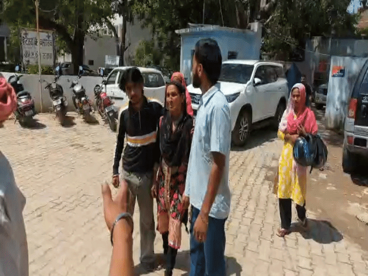 मोहाली में युवक का मर्डर, पहले फोन घर से बुलाया:  छाती पर चाकू मारा, 19 हजार रुपये के विवाद में हत्या; एफआईआर दर्ज – Chandigarh News