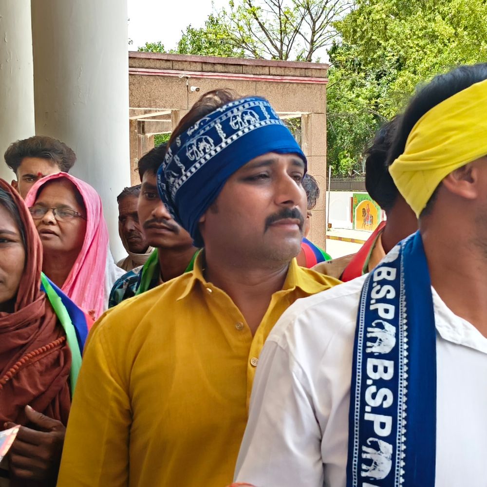 चित्रकूट में कोबरा ग्राम पंचायत के लोगों ने किया प्रदर्शन:स्वास्थ्य केंद्र अपग्रेड, शराब दुकान बंद और पुलिस चौकी स्थापित करने की अपील