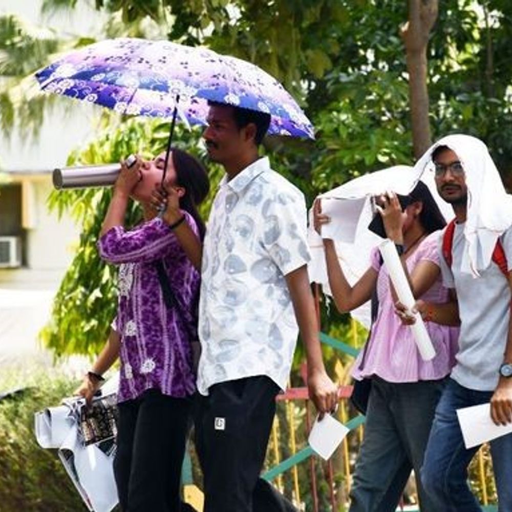 यूपी के 33 जिलों में हीटवेव का अलर्ट, पारा 46.4°C:मौसम विभाग की चेतावनी- दोपहर में घर से न निकलें; योगी बोले- अफसर फील्ड में उतरें