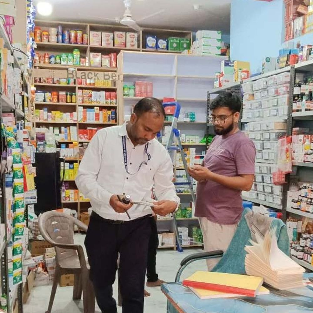 एमसीबी में अवैध मेडिकल स्टोर, क्लीनिक सील:  प्रतिबंधित दवाओं की बिक्री पर हुई कार्यवाही, जांच के दौरान 5 दुकानदारों को नोटिस जारी – Manendragarh-Chirmiri-Bharatpur News