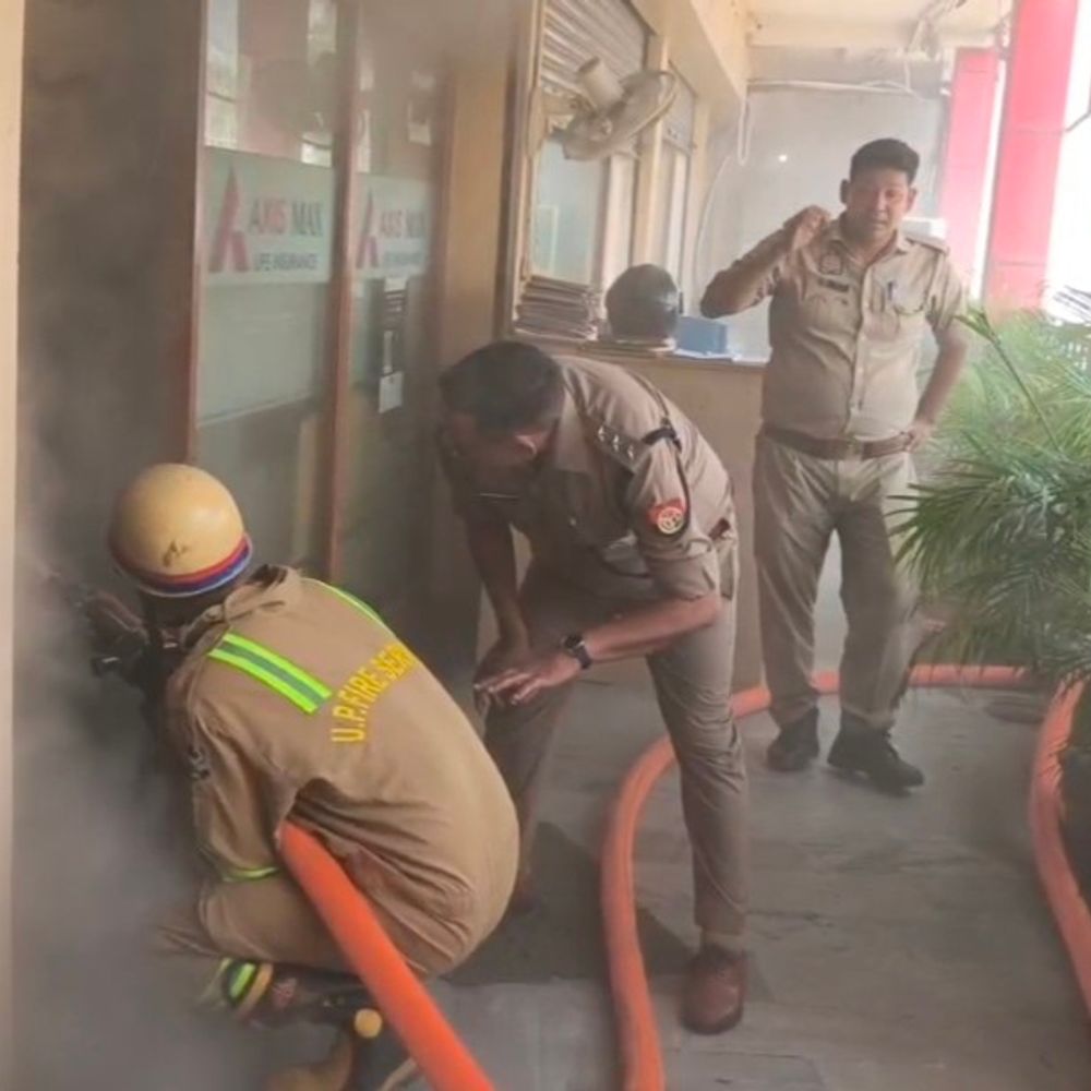 सहारनपुर में इंश्योरेंस कंपनी के सर्वर रूम में आग:दमकल ने समय रहते पाया काबू, बड़ा हादसा टला