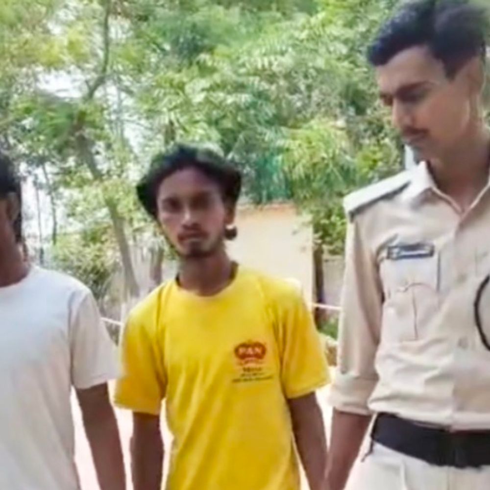 शेखपुरा में शराब की होम डिलीवरी पकड़ी गई:  2 युवक गिरफ्तार; बाइक और 5 लीटर शराब जब्त, गुप्त सूचना पर रेड – Sheikhpura News