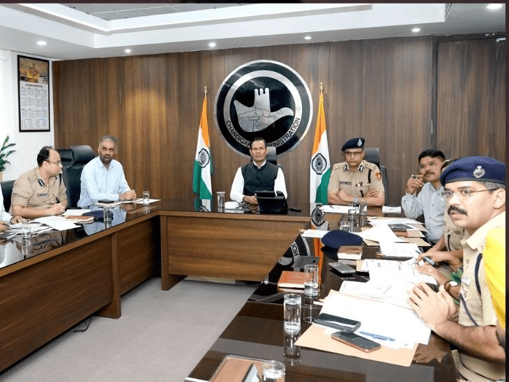 चंडीगढ़ में सीमाई नाकों पर 24 घंटे पुलिस निगरानी रहेगी:  चीफ सेक्रेटरी राजेश प्रसाद बोले- सुरक्षा व्यवस्था में किसी तरह की ढिलाई नहीं बरती जाएगी – Chandigarh News