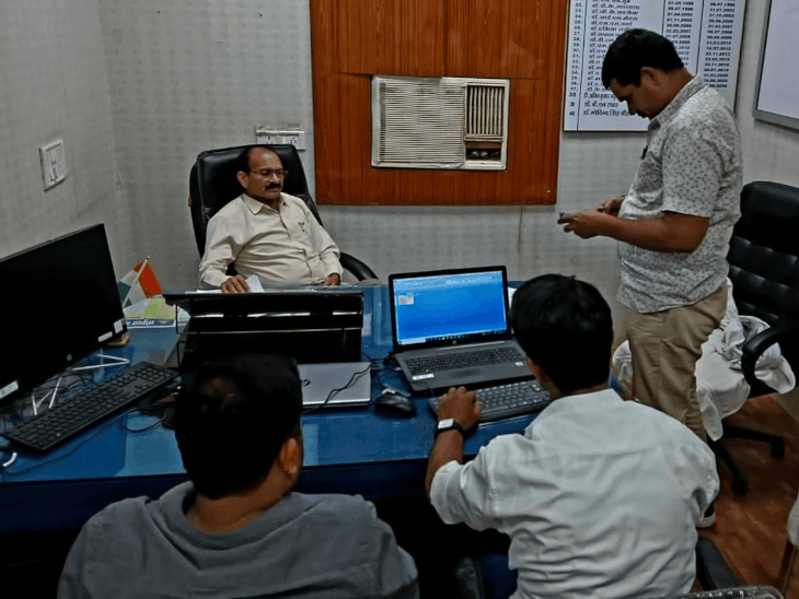 नर्सिंग छात्राओं के ₹8 लाख स्टाइपेंड में घोटाले की जांच:  57 छात्राओं के खाते में आने थे, लोकायुक्त ने मंदसौर CMHO कार्यालय में खंगाले दस्तावेज – Mandsaur News