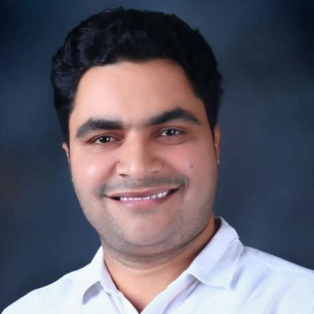 ट्रांसपोर्टर हत्याकांड में आरोपी का कोर्ट में सरेंडर:45 दिन से पुलिस दबिश देने का करती रही दावा, रवि यादव जमानत तुड़वाकर जेल चला गया