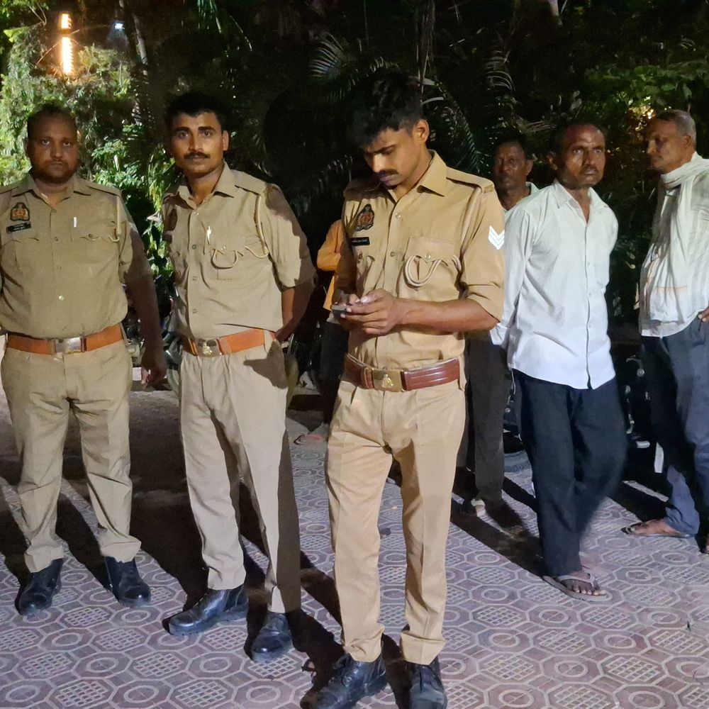 बाराबंकी में पेड़ से गिरकर किसान की मौत:कल दोपहर से थे लापता, बाग में घायल मिले; परिजनों का दावा- लकड़ी तोड़ने गए थे