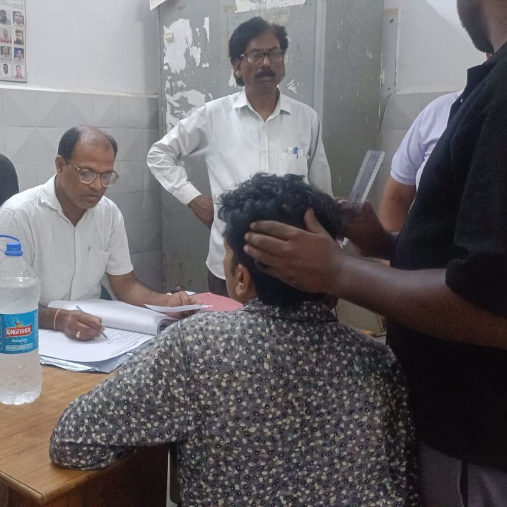 कासगंज में सर्राफा एसोसिएशन जिलाध्यक्ष से मारपीट:अस्पताल में टॉर्च की रोशनी में मेडिकल, दो आरोपी गिरफ्तार