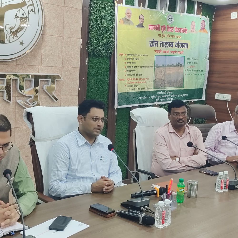 जौनपुर में किसान दिवस: फसल बीमा, आधुनिक खेती पर फोकस:जिलाधिकारी ने जल संरक्षण, नहरों तक पानी पहुंचाने के दिए निर्देश