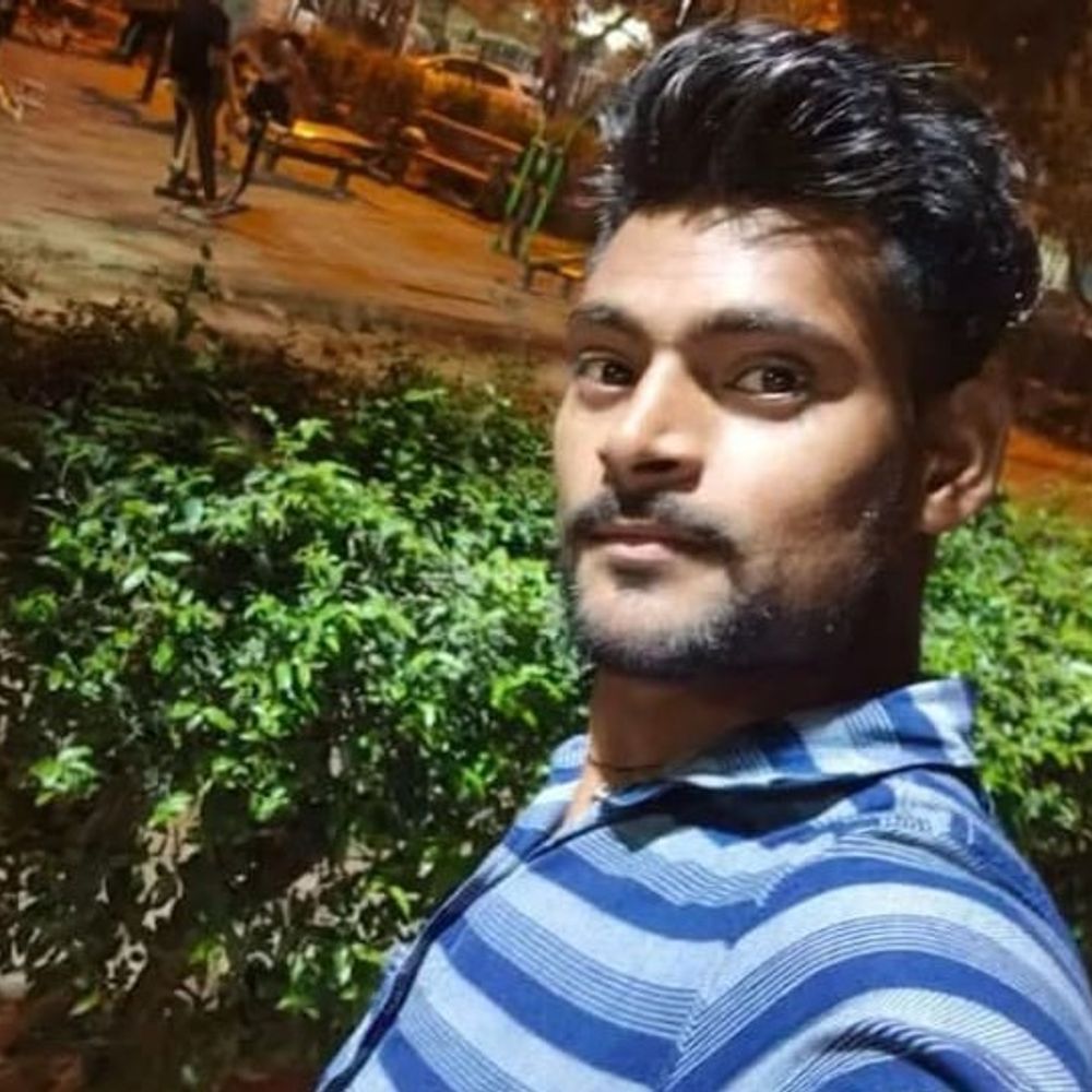 बदायूं में युवक का शव फंदे पर मिला:पत्नी 20 दिन पहले अपने मायके गई, पुलिस ने जांच शुरू की