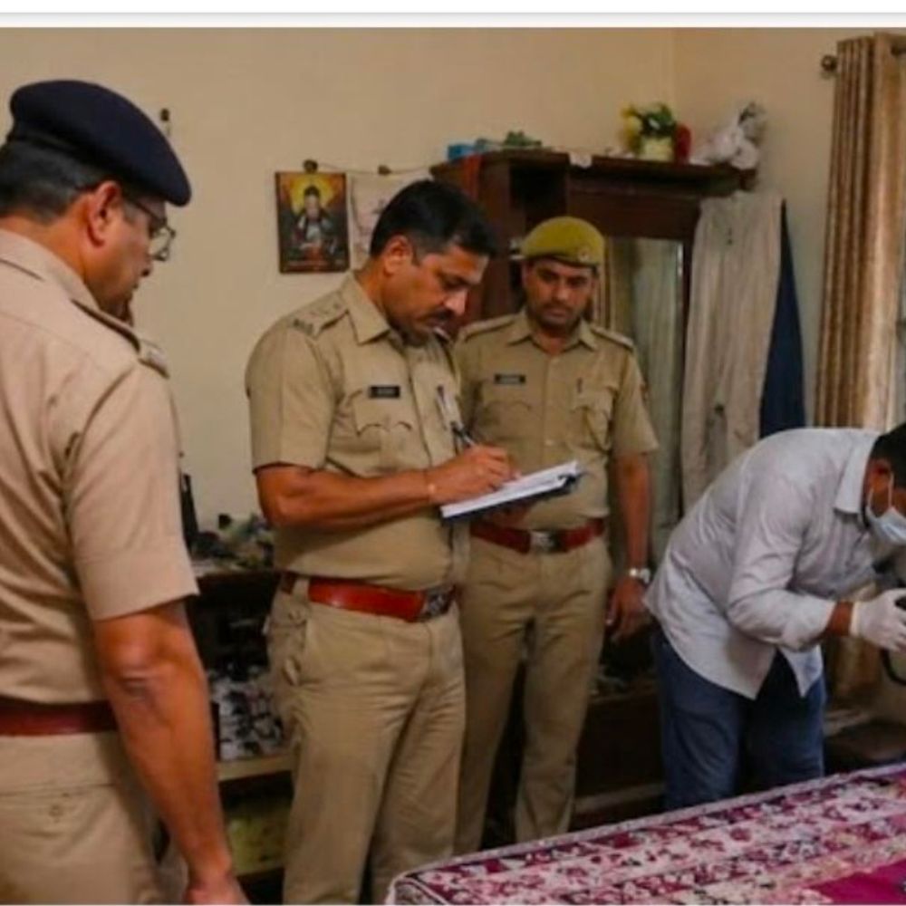 छात्र का फांसी के फंदे पर लटका मिला शव:वाराणसी में पुलिस-फॉरेंसिक टीम मौके पर पहुंची, पोस्टमॉर्टम के लिए भेजा