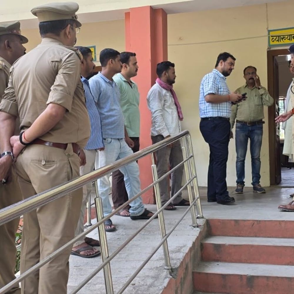 गाजीपुर में लेखपाल मुख्य परीक्षा:डीएम ने दिए नकलविहीन, पारदर्शी आयोजन के निर्देश