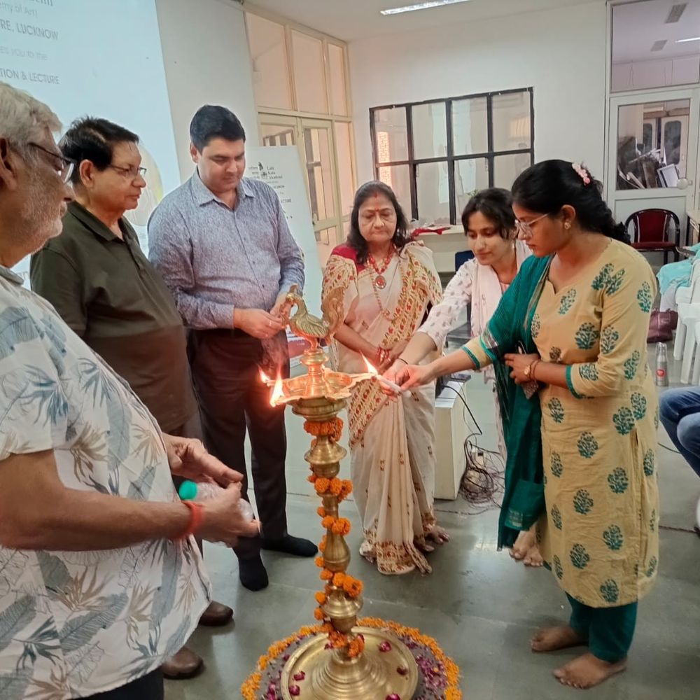 लखनऊ में कला, शोध का संगम:ललित कला अकादेमी में युवा कलाकारों ने दी प्रस्तुतियां