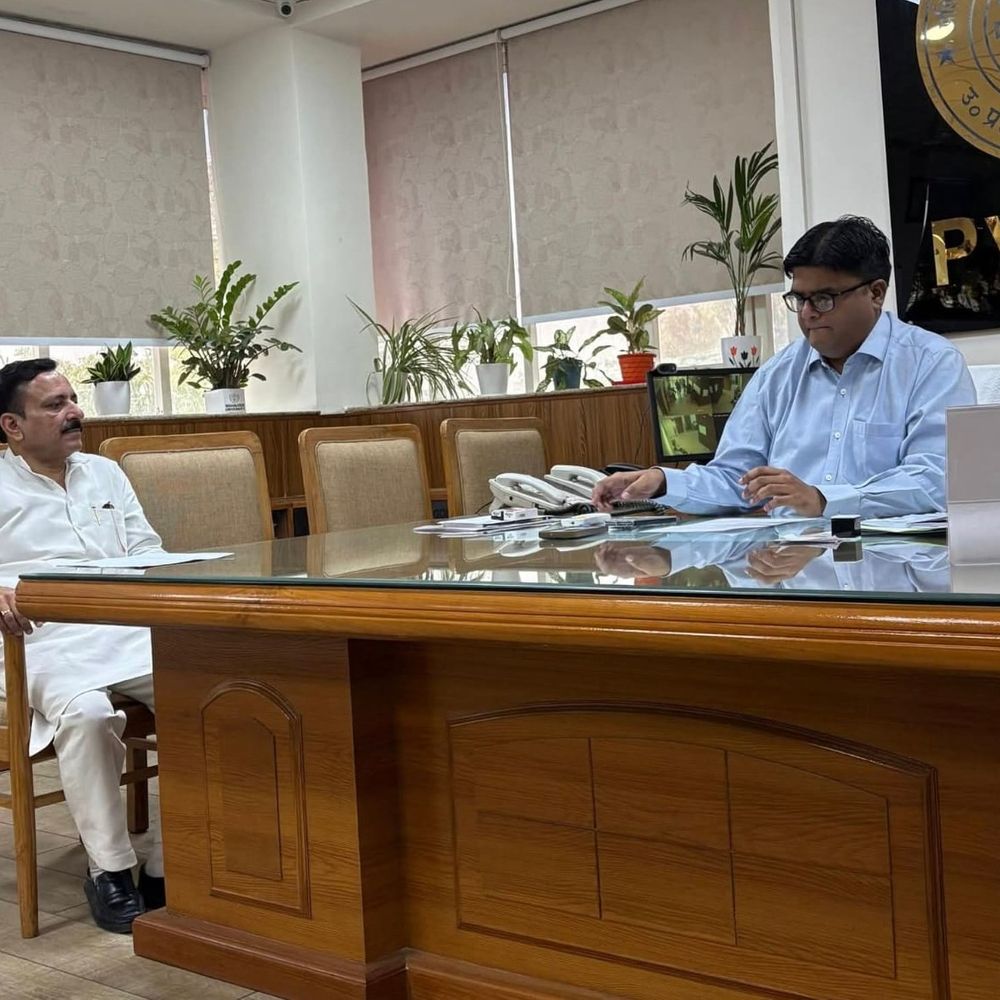 PVVNL के निदेशक से मिले रालोद के राष्ट्रीय सचिव:किसानों को निर्बाध बिजली देने का आभार तो जर्जर लाइनें और लो-वोल्टेज में सुधार की मांग
