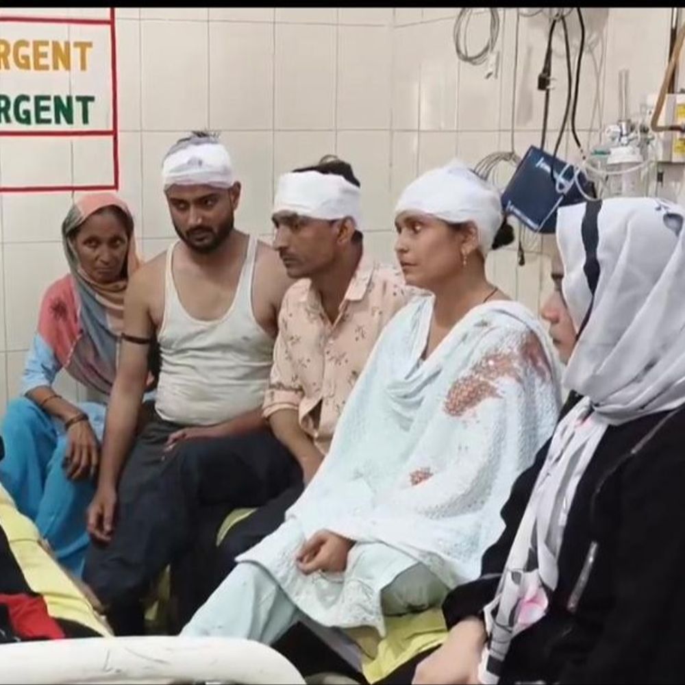बरेली में जमीनी विवाद में चले ईंट-पत्थर:मकान बंटवारे को लेकर दो पक्षों मारपीट, महिलाओं समेत 10 के फटे सिर घायल