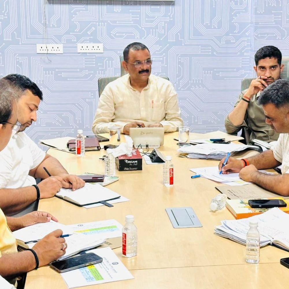 15 दिनों में साफ करें गलीपिट, लापरवाही पर नपेंगे अफसर:महापौर ने बैठक कर मांगी साफ हो चुके नालों की लिस्ट, कार्यों की हुई समीक्षा
