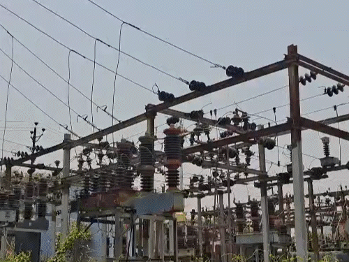 बिलासपुर में बिजली सप्लाई बाधित,लोगों ने घेरा ऑफिस:  कहा-कटौती के कारण पीने के पानी की भी किल्लत;सप्लाई बहाल नहीं होने पर आंदोलन की चेतावनी – Bilaspur (Chhattisgarh) News