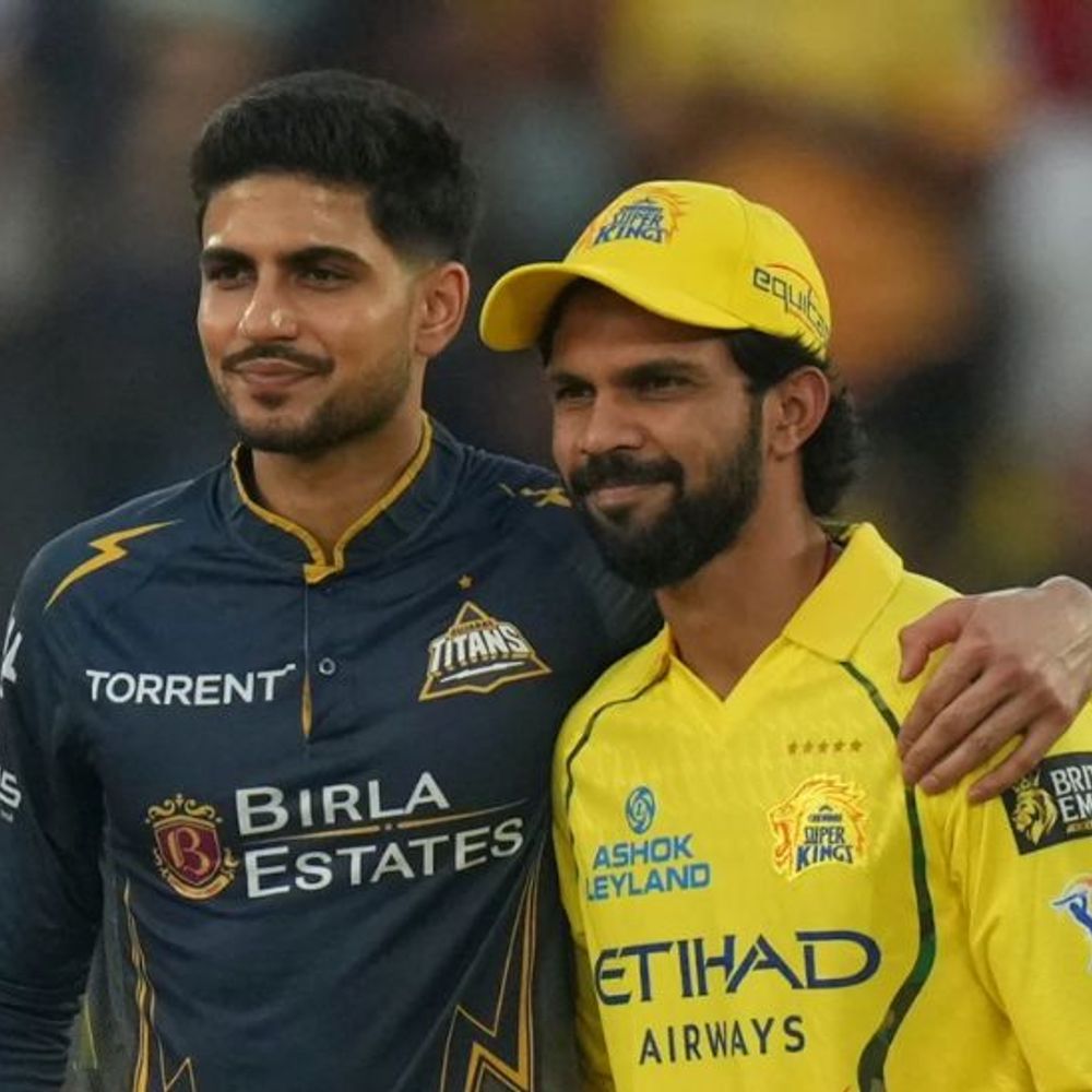 IPL- गिल का अर्धशतक:सैमसन चोटिल, मैदान से बाहर गए; गुजरात ने पावरप्ले में 62 रन बनाए