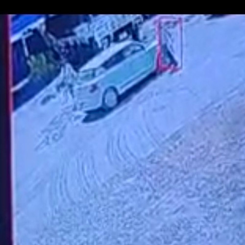 दतिया में धर्म कांटा संचालक पर हमला,वीडियो:कार में तोड़फोड़ की पत्थर मारे, दो पर केस