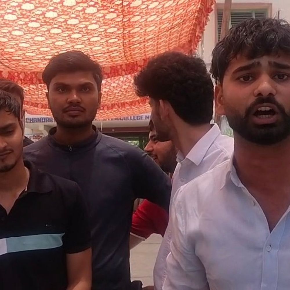 मोबाइल से नकल कराने की चर्चा पर पुलिस का खंडन:मुजफ्फरनगर में बोली, परीक्षा खत्म होने के बाद बनाया गया था वीडियो