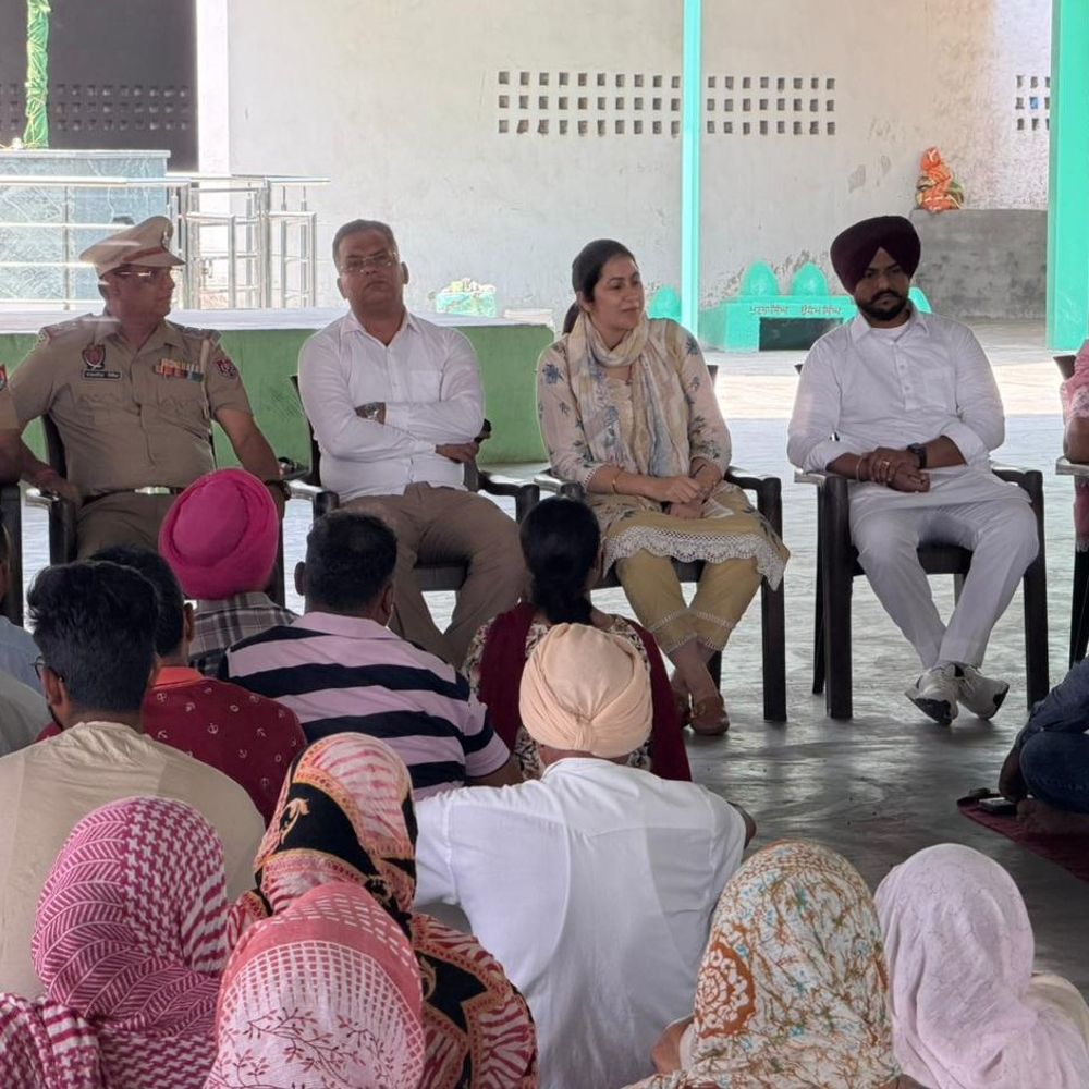 कपूरथला-धार्मिक स्थल को लेकर 2 गुटों में तनाव:  पुलिस के साथ धक्कामुक्की; वार्षिक मेले के पोस्टर लगाने से माहौल गरमाया – Kapurthala News