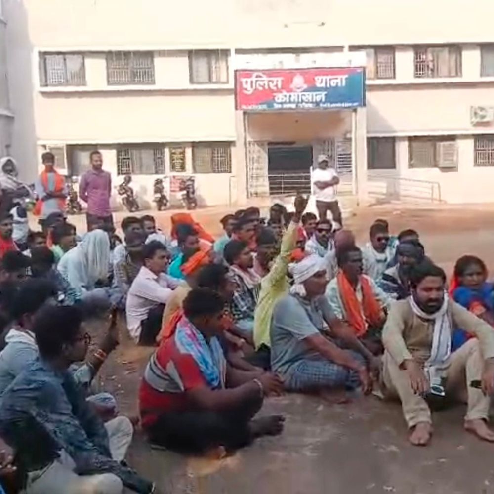 पिटाई से युवक की मौत, गुस्साए घरवालों ने घेरा थाना:  प्रदर्शनकारियों ने पुलिस पर लापरवाही का आरोप लगाया, एसडीओपी के आश्वासन पर प्रदर्शन समाप्त – Mahasamund News