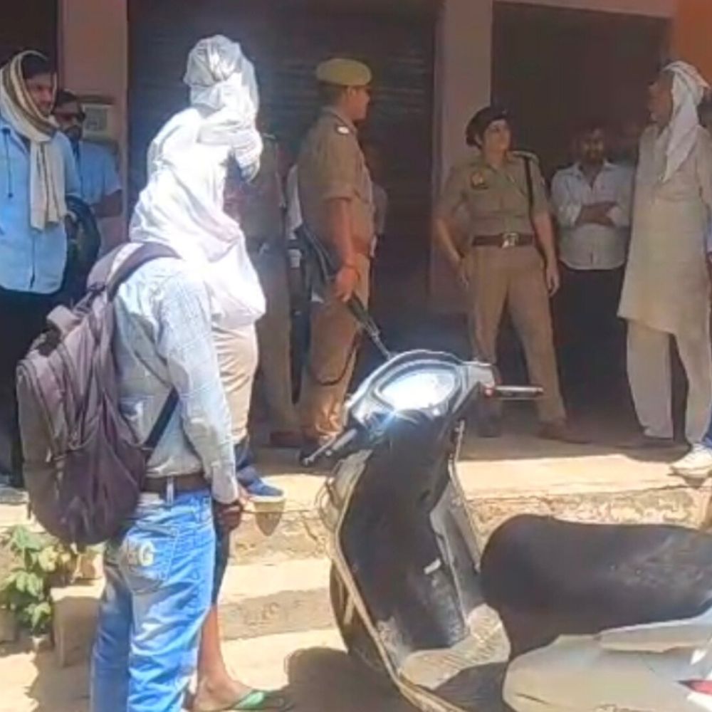 आगरा के मलपुरा में मिला मजदूर का शव:पुलिस जांच में जुटी, पुलिस ने शिनाख्त को थानों में भेजे फोटो
