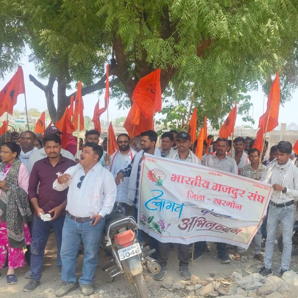 42॰ गर्मी में सड़कों पर उतरे पेसा मोबिलाइजर कर्मचारी:  सेवा समाप्ति आदेश रद्द नहीं हुआ तो भोपाल में मुख्यमंत्री आवास घेरने की चेतावनी – Khargone News