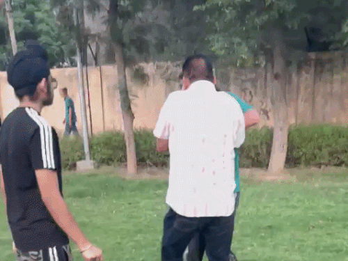 जालंधर के हॉकी प्लेयर के पिता की पुलिस कंप्लेंट:  केपी स्टेडियम में हुआ था विवाद, बच्चों पर ताले तोड़ मैदान में घुसने का आरोप – Jalandhar News