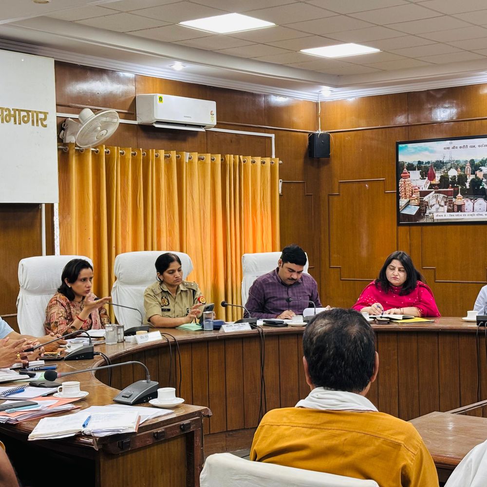 गंगा दशहरा-बकरीद पर सुरक्षा के कड़े निर्देश:डीएम ने कहा- घाटों पर मेडिकल कैंप, एंबुलेंस और गोताखोर को तैनात करें
