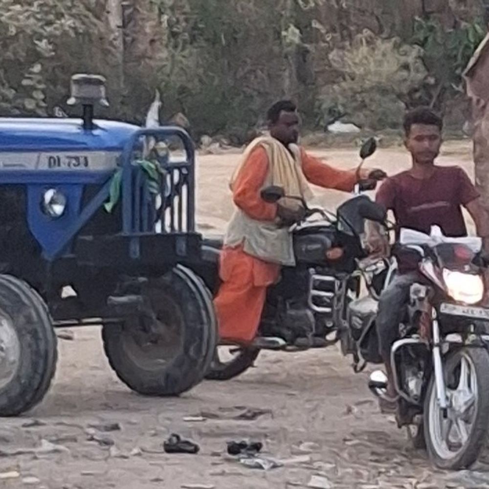 श्रावस्ती पुलिस ने गांजा तस्कर को किया गिरफ्तार:एक किलो गांजा, नकदी बरामद, कुछ दिन पहले सामने आया था वीडियो