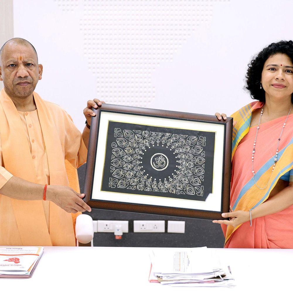 गोंडा कमिश्नर दुर्गाशक्ति नागपाल सीएम योगी से मिलीं:देवीपाटन मंडल को नई पहचान दिलाने की तैयारी, सीएम ने विजन प्लान की सराहना की
