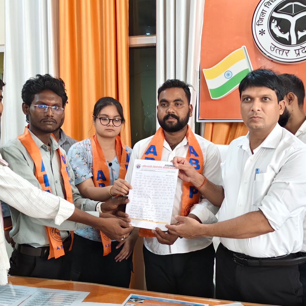 लव जिहाद मामले में उर्दू शिक्षिका समेत 3 पर FIR:कौशांबी राजकीय इंटर कॉलेज में ABVP की शिकायत पर पुलिस ने की कार्रवाई