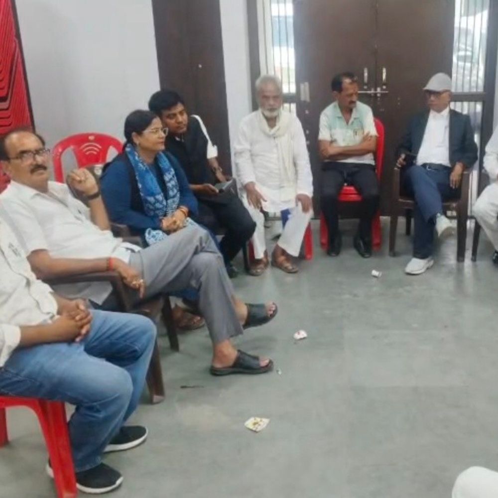 राहुल गांधी का गला दबाने की बात पर विवाद:रायबरेली में कांग्रेस कार्यकर्ताओं ने मंत्री दिनेश सिंह के खिलाफ पुलिस कार्रवाई की मांग की