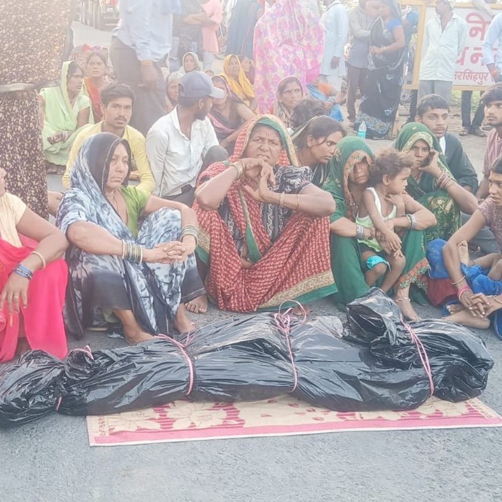 नरसिंहपुर में डंपर ने युवक को कुचला, मौत:  संसारखेड़ा रेत खदान के पास हादसा; ग्रामीणों ने स्टेट हाईवे पर शव रखकर चक्काजाम किया – Narsinghpur News