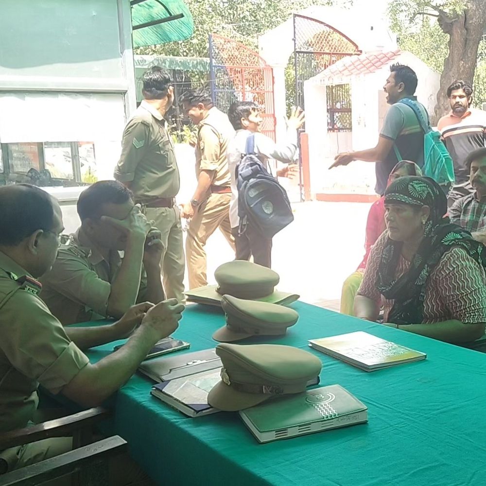 बागपत समाधान दिवस में 5 शिकायतें निस्तारित:एसडीएम और कोतवाली प्रभारी रहे मौजूद, शिकायतों पर तुरंत कार्रवाई के निर्देश दिए