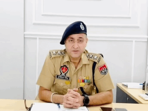 अमृतसर में अवैध पटाखा फैक्ट्रियों पर पुलिस की रेड:  एक महिला गिरफ्तार; 2 दिन पहले धमाके में गई थी एक जान – Amritsar News